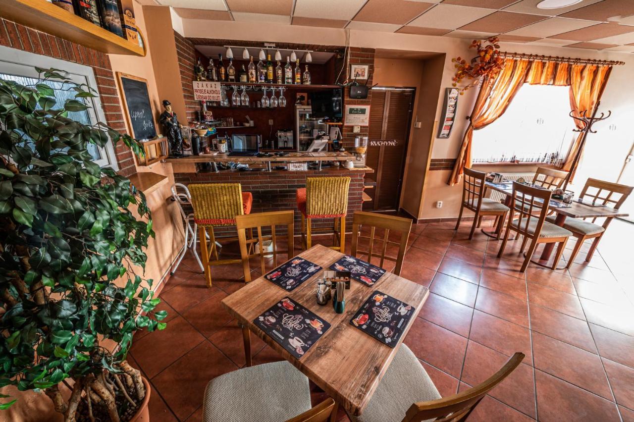 Dobřichovice 乌图拉卡旅馆酒店 外观 照片