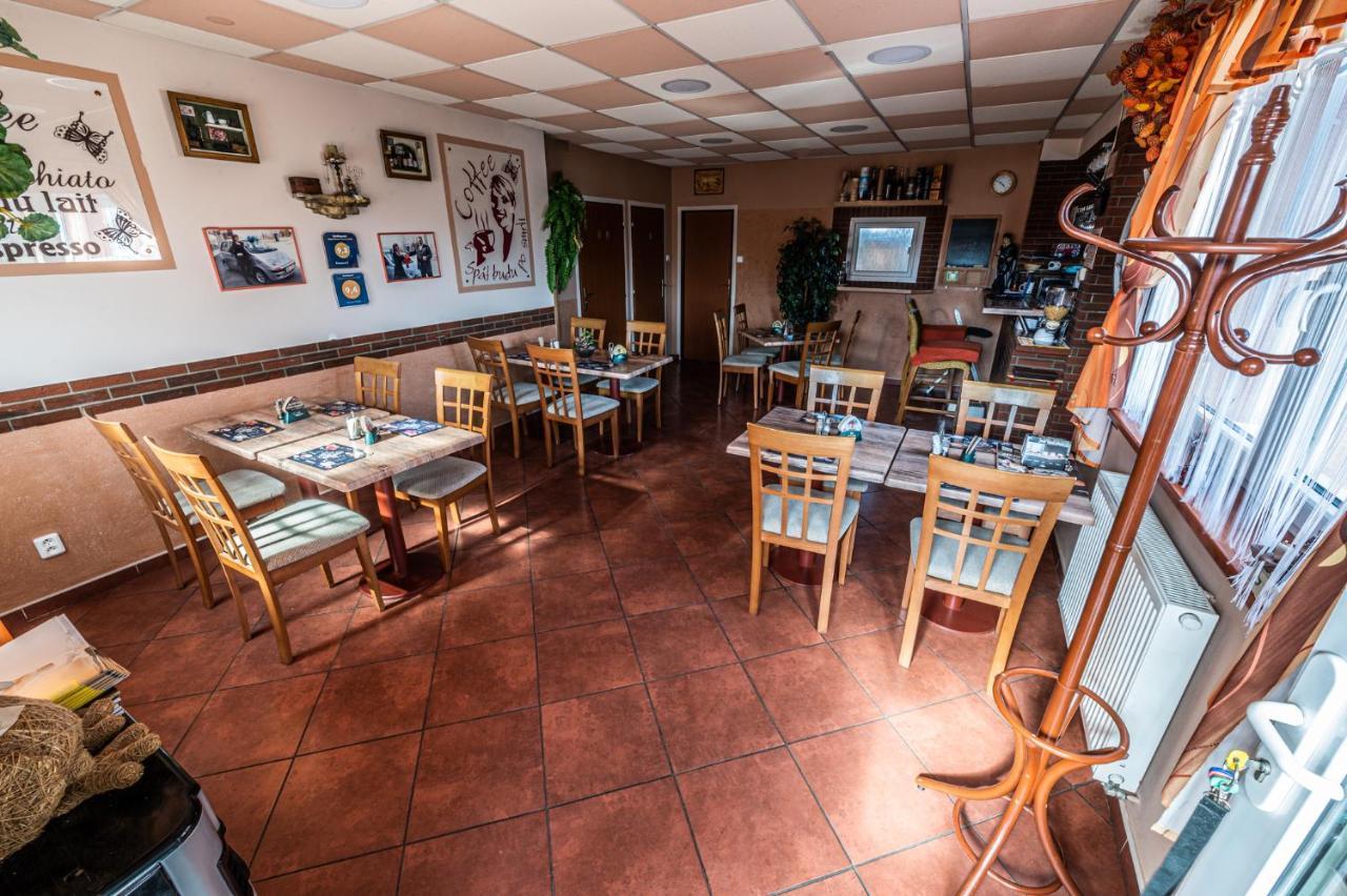 Dobřichovice 乌图拉卡旅馆酒店 外观 照片