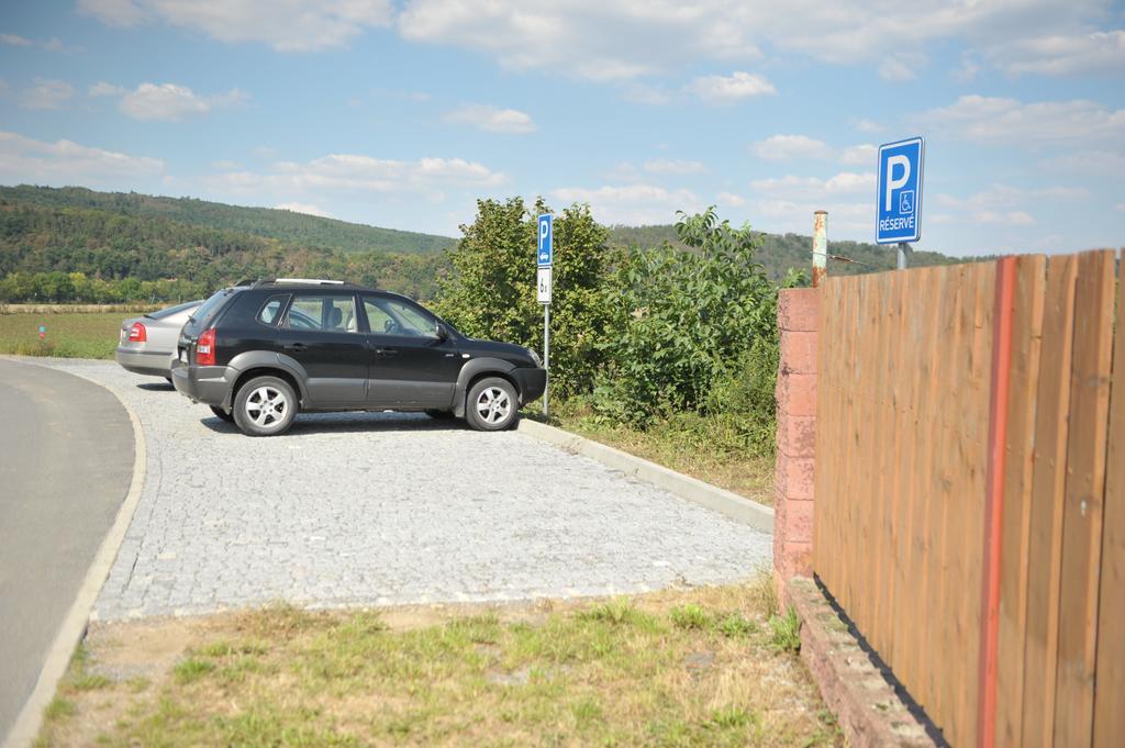Dobřichovice 乌图拉卡旅馆酒店 外观 照片